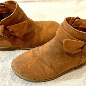 Toddler size 11 gap boots